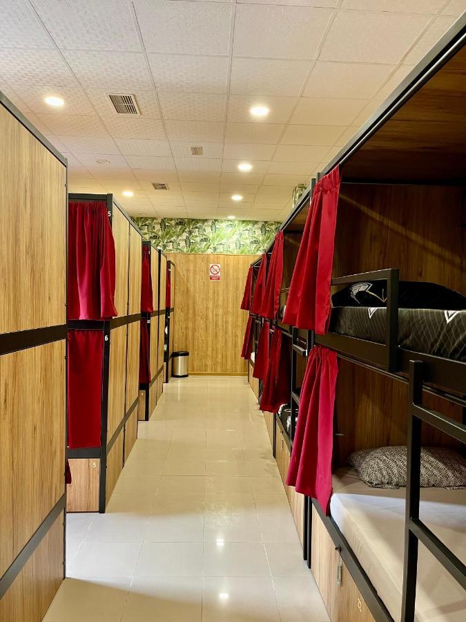 Velvet Hostel Madrid Extérieur photo