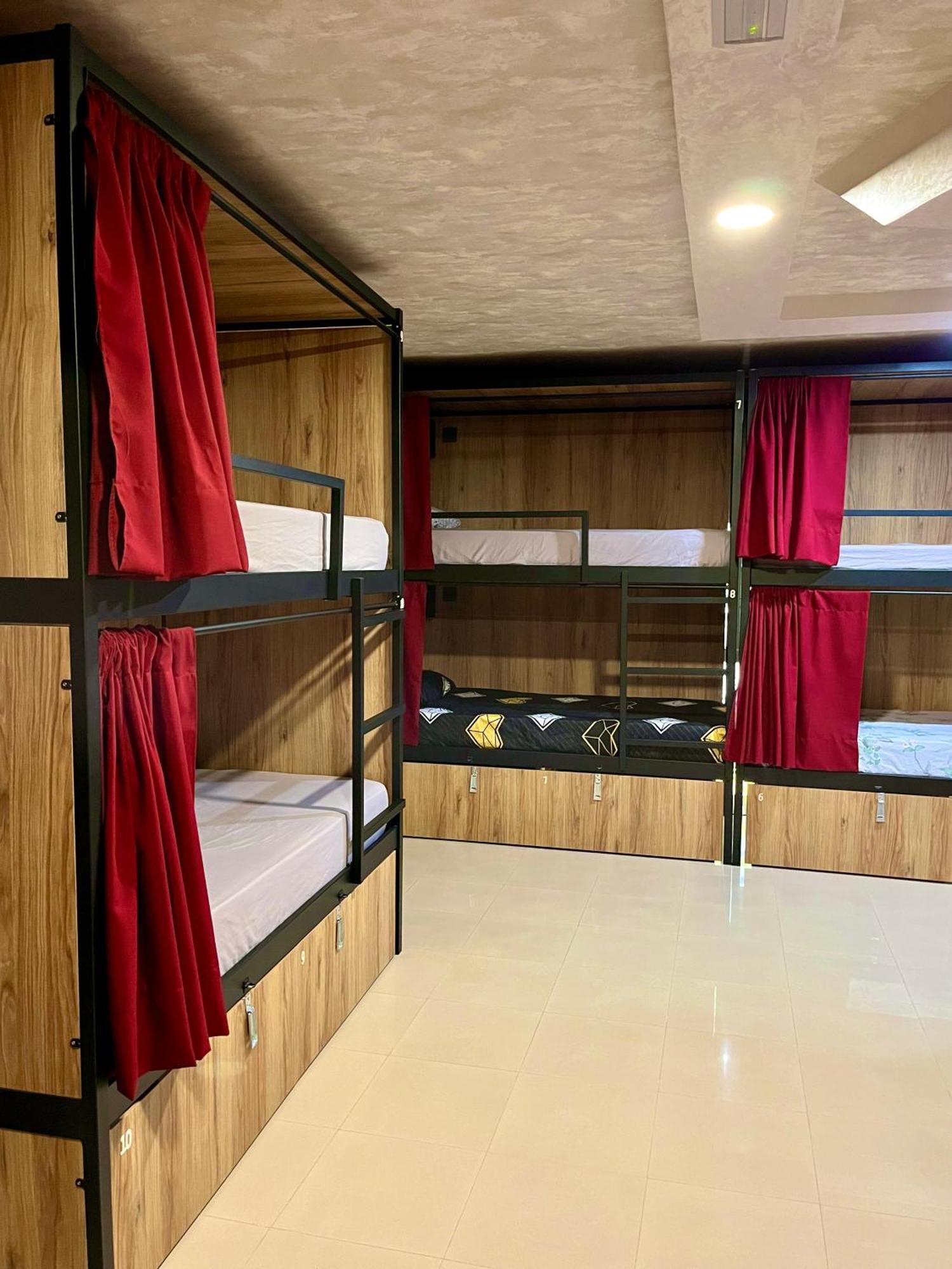 Velvet Hostel Madrid Extérieur photo