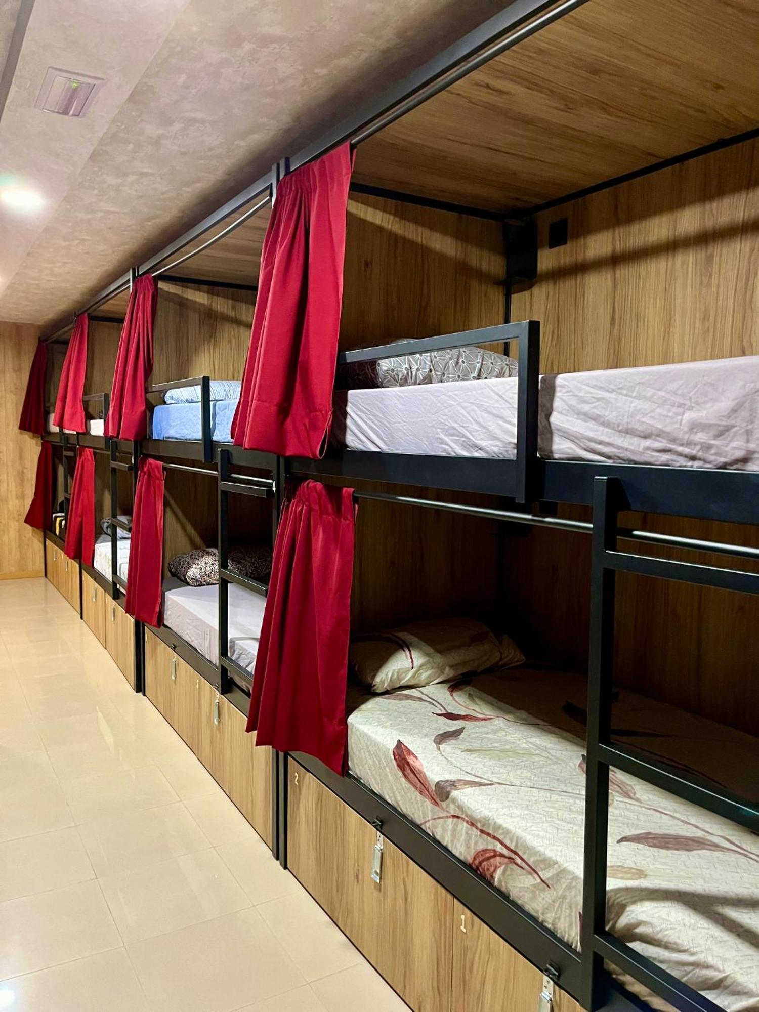 Velvet Hostel Madrid Extérieur photo