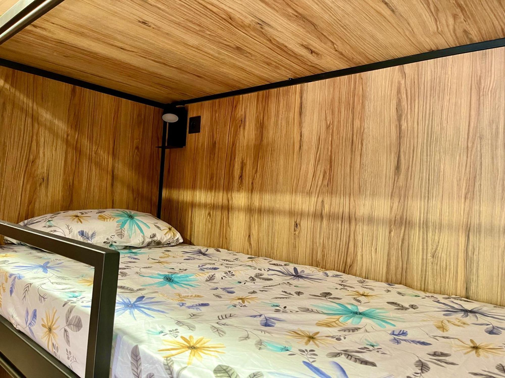 Velvet Hostel Madrid Extérieur photo